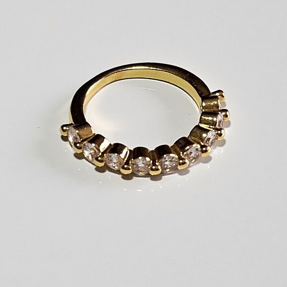 *Sale* Gold Tone Clear Rhinestone Stackable Ring Size 5.5 - Picture 13 of 13